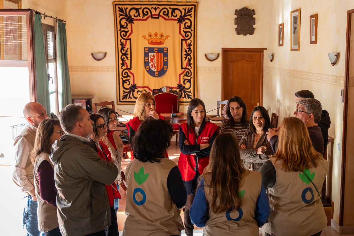 EntregaTarjetas-AccioncontraHambre-Grazalema-Andalucia-EquipoTrabajo